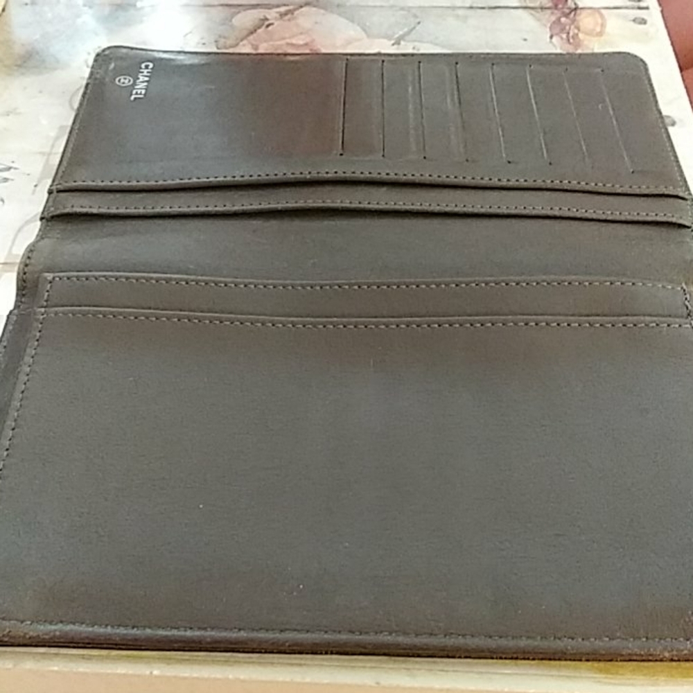 Vintage Chanel bi fold wallet SOLD - Picture 3 of 6